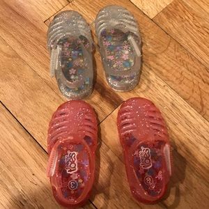 2 pairs infant sandals.
